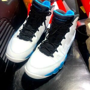 AIR JORDAN 9 RETRO
SUMMIT WHITE/BLACK
Size 13